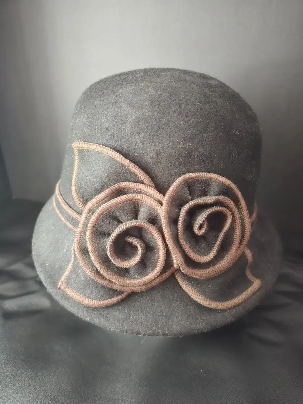Ladies 1930 Style Brown Felt Bucket Hat w/2 Flowers 100% Wool